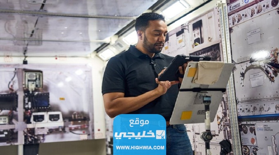 "من