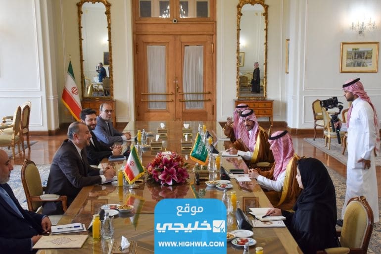 شاهد صورة قاسم سليماني التي سببت أزمة في مؤتمر فيصل بن فرحان وعبد اللهيان