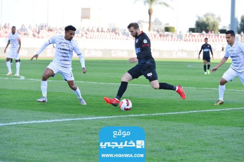 مواعيد عرض مباراة الطائي وضمك