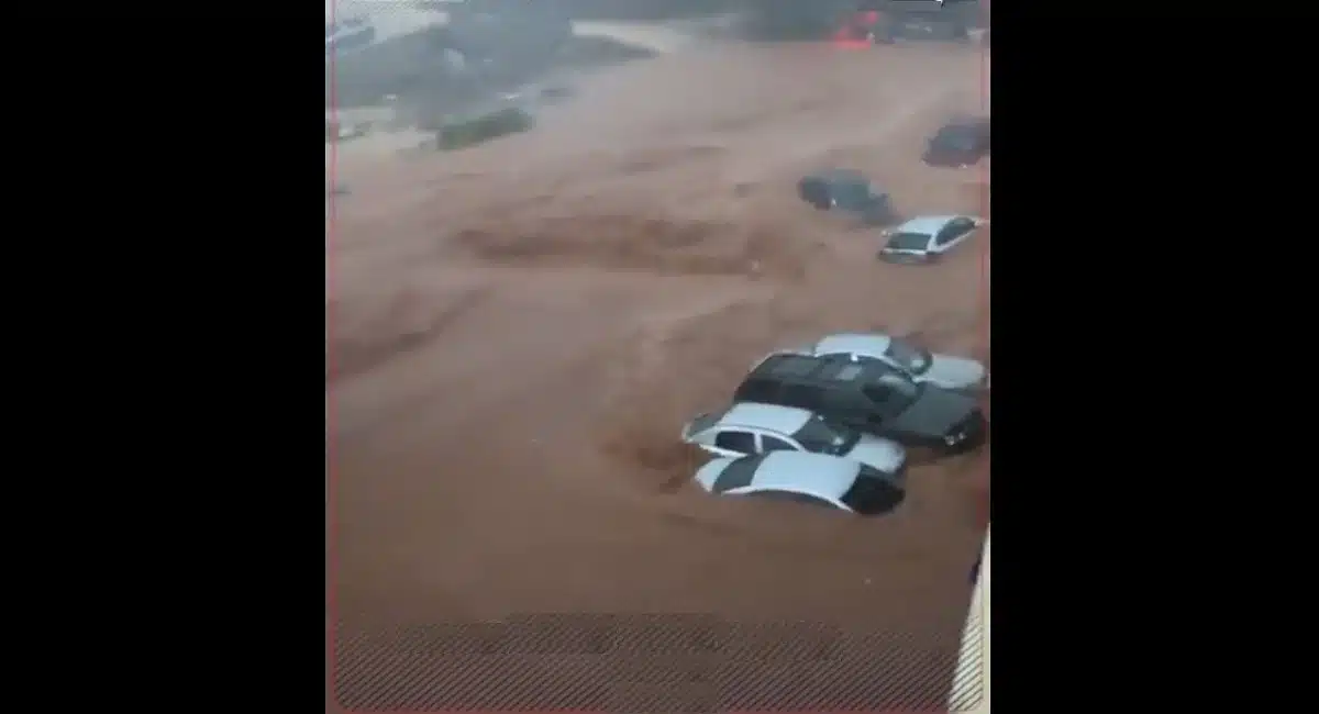 مشاهدة فيديوهات اعصار دانيال في ليبيا كاملة بدقة عالية