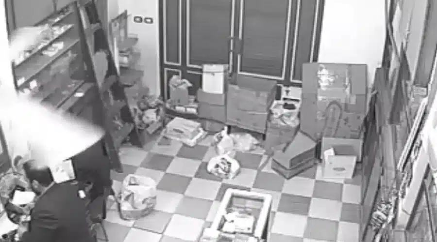 مشاهدة فضيحة عنتيل مدينة نصر الصيدلاني +18 كامل بدون حذف