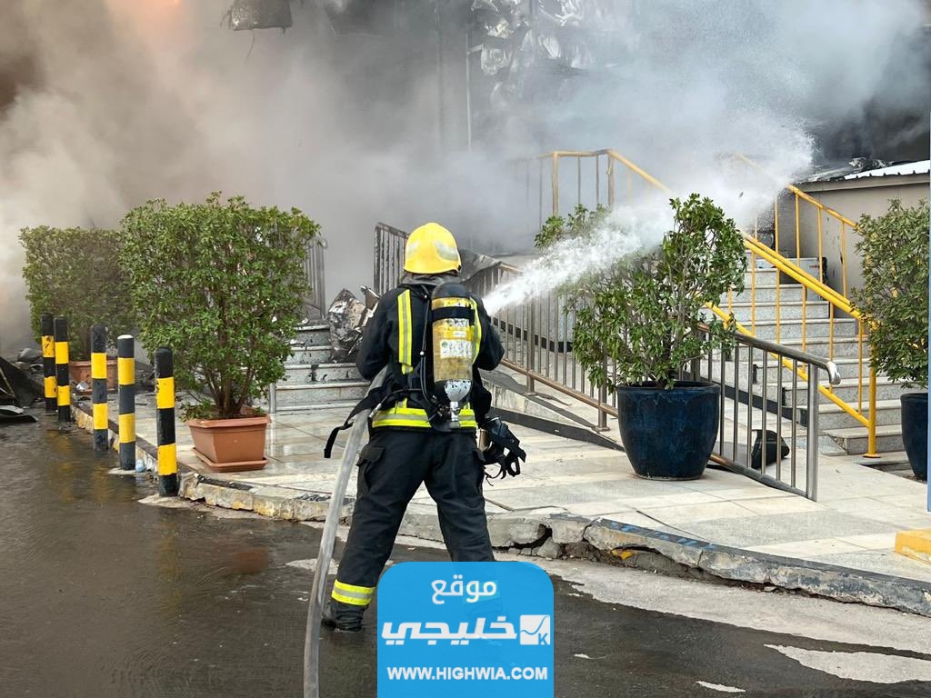 حريق مبنى سكني بحي العليا 