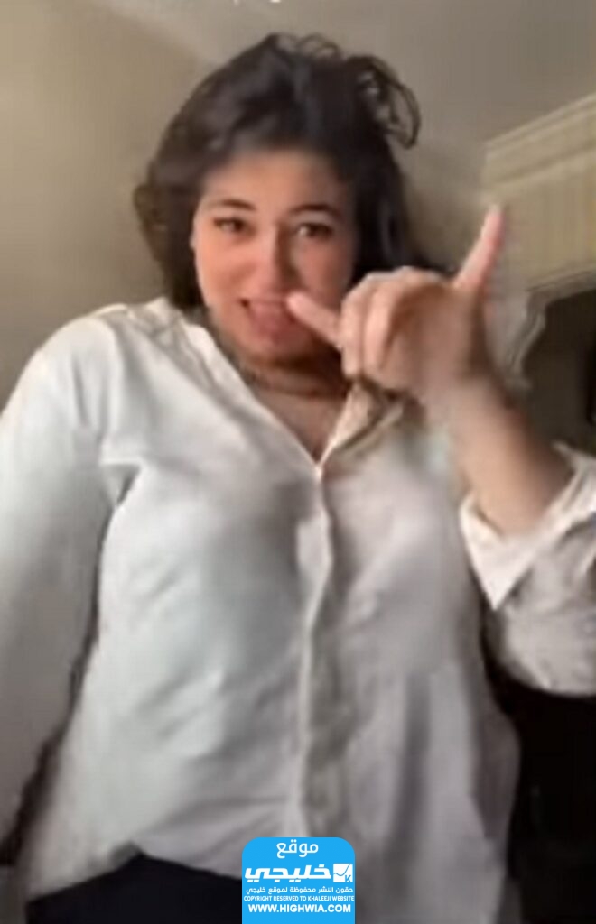 من هنا.. فيديو البنت اللي فاتحة فيديو كول امها شافتها كامل بدون حذف