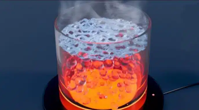 الماء المطفي فيه الحديد الساخن