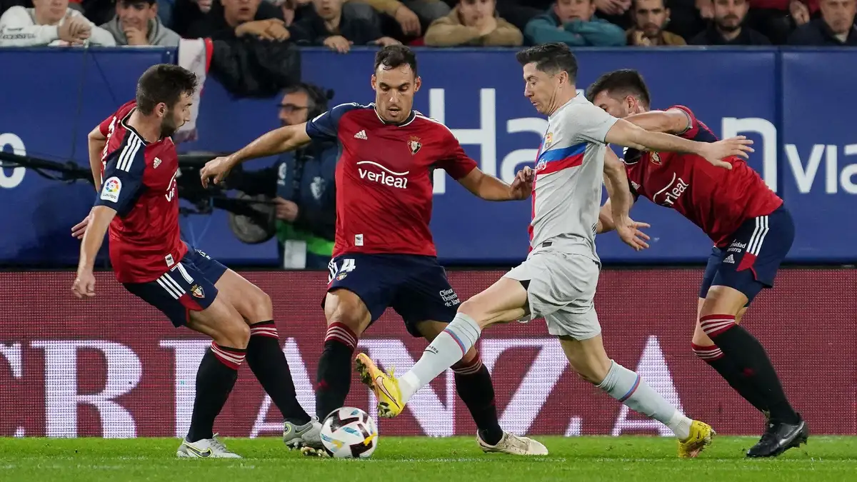 من هو معلق برشلونة واوساسونا في كأس السوبر الاسباني 2024