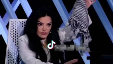 نضال الأحمدية ترفض ارتداء الكوفية الفلسطينية