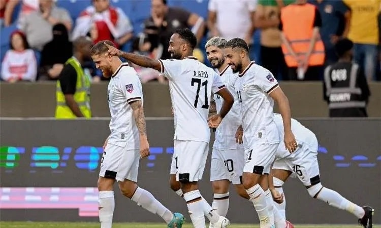 القنوات الناقلة لمباراة الشباب والاتفاق